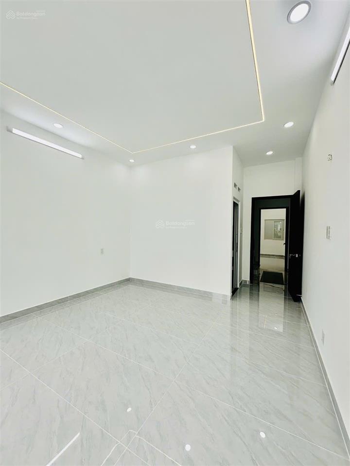 Nhà đẹp 4pn 5wc mới, hẻm xe hơi tránh nhau. giá chỉ 9,95 tỷ thương lượng thiện chí