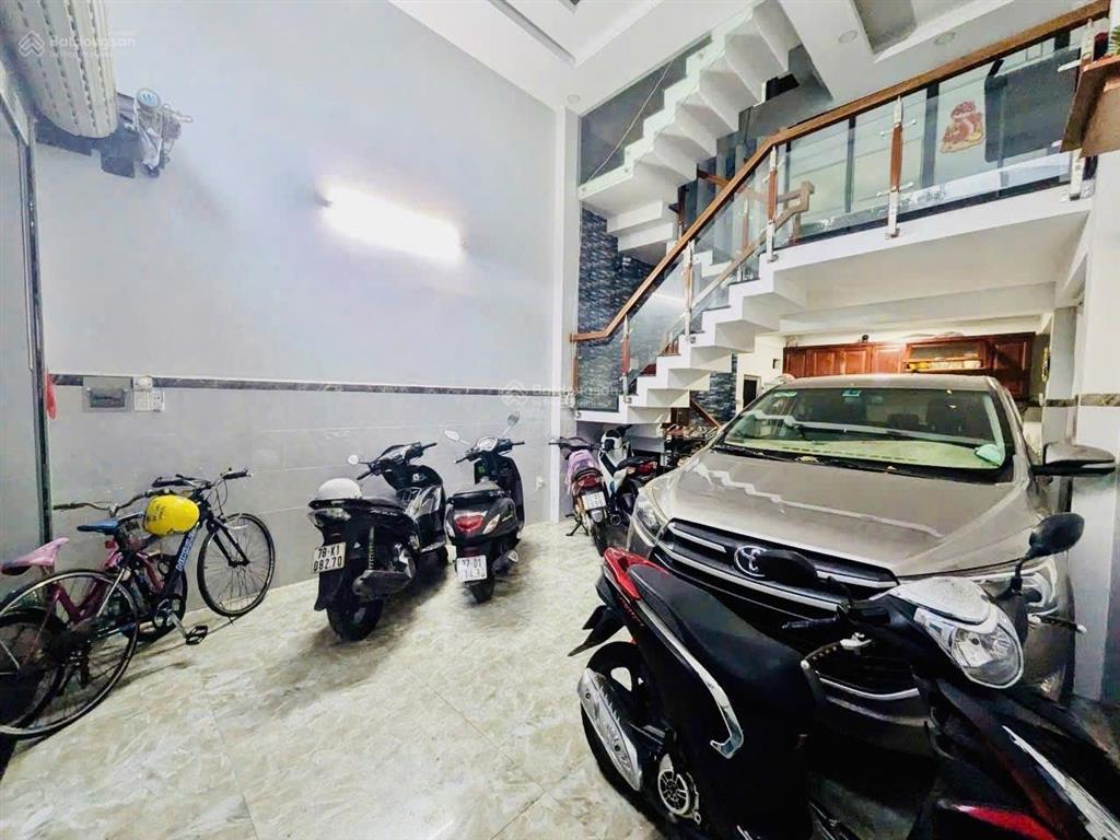 Bán nhà hxh phan văn trị, dòng tiền sẵn 18trd/tháng. 1t3l giá chỉ 8,6 tỷ.  0932 127 *** xem nhà
