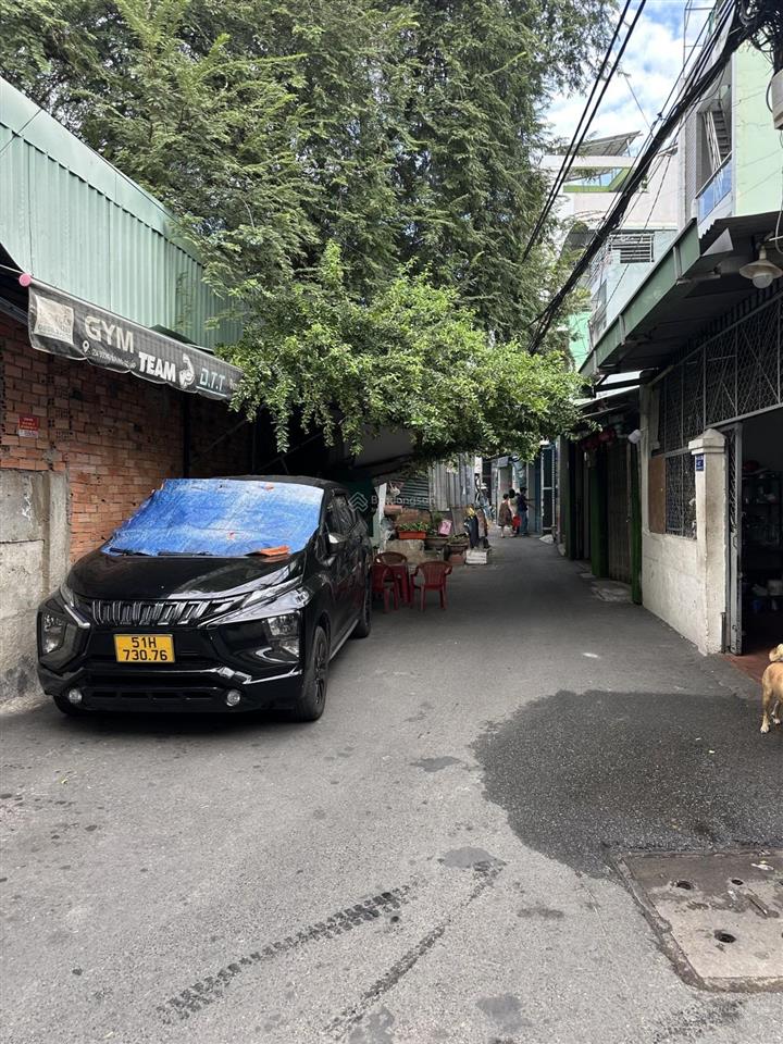 Nhà bán chợ hạnh thông tây, gần quang trung, hẻm xe hơi, ngang 4,7m  nở hậu.  0932 127 ***
