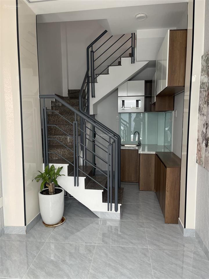 Nhà 4 tầng dtsd 60m2 giá tốt tại phú nhuận giá chỉ 3.95 tỷ.  0932 127 ***