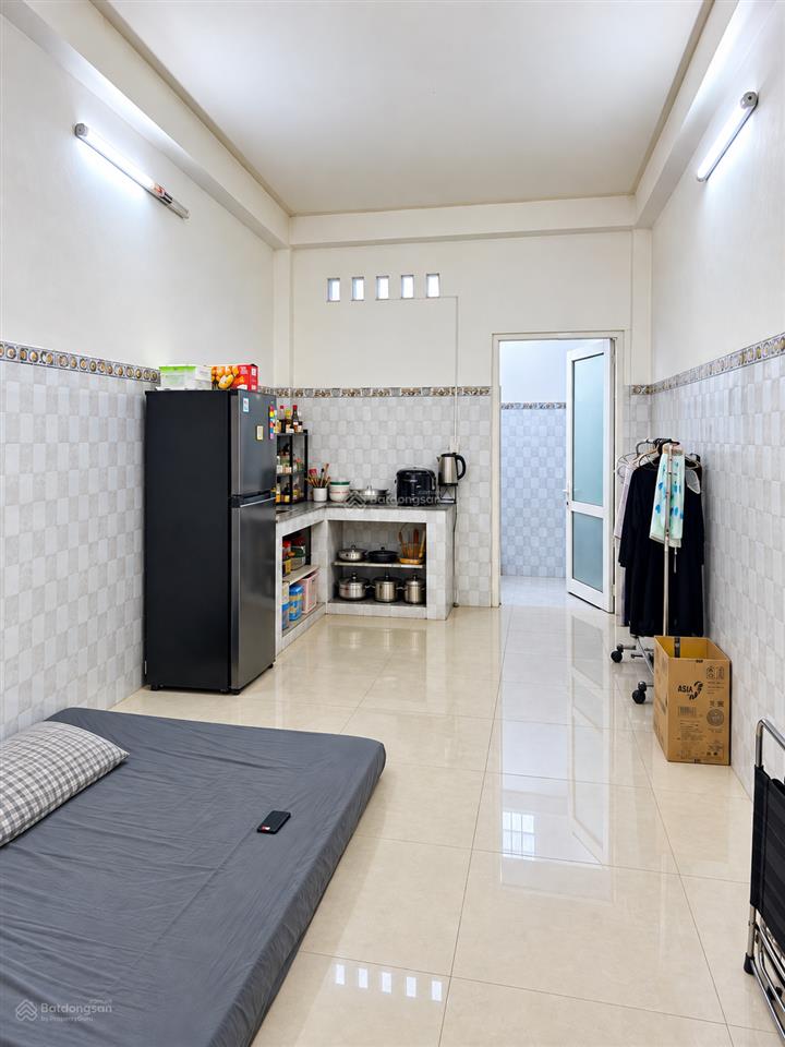 Cần bán gấp nhà 2 tầng kiên cố ngay trần não giá chỉ 9,5 tỷ tl.  0932 127 *** xem nhà