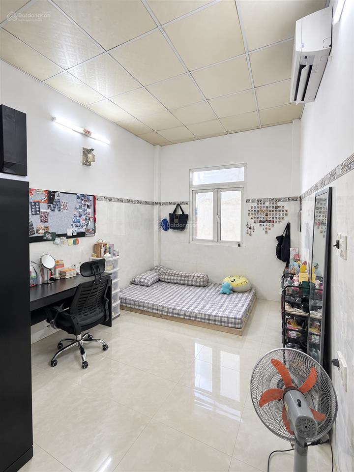 Cần bán gấp nhà 2 tầng kiên cố ngay trần não giá chỉ 9,5 tỷ tl.  0932 127 *** xem nhà