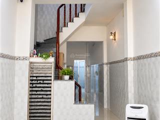 Cần bán gấp nhà 2 tầng kiên cố ngay trần não giá chỉ 9,5 tỷ tl.  0932 127 *** xem nhà