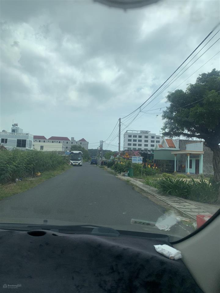 Bán lô đất 1900m2, 2mt đường trước sau, đường oda hồ tràm, xuyên mộc( nay là xã hồ tràm, tp.hcm)