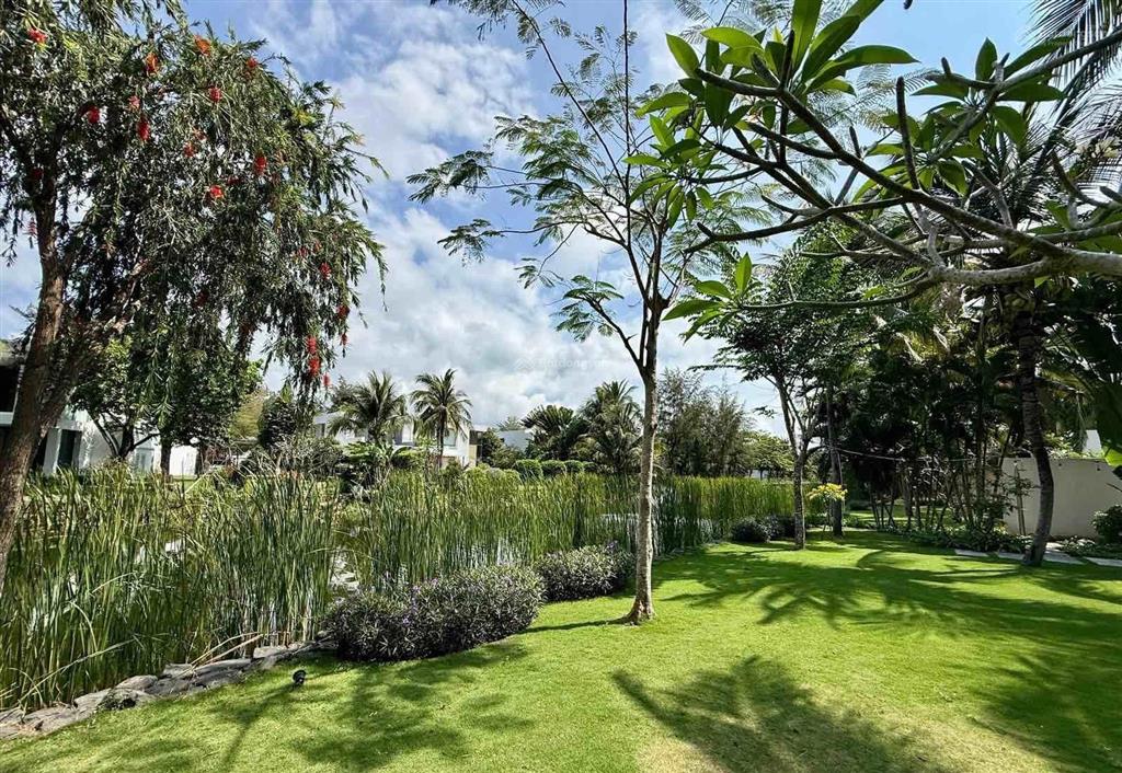 Cần bán gấp căn biệt thự nghỉ dưỡng cao cấp sanctuary hồ tràm, tp. hồ chí minh