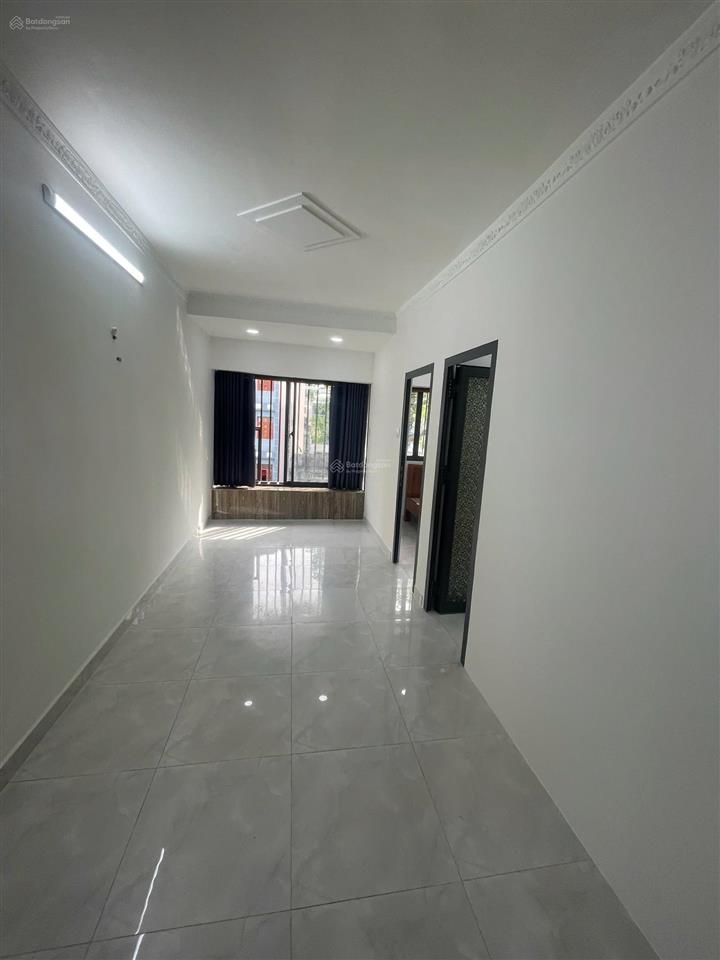 Bán chung cư cách mạng tháng 8, dt 45m2, 2pn, nt cơ bản, giá 2.430 tỷ