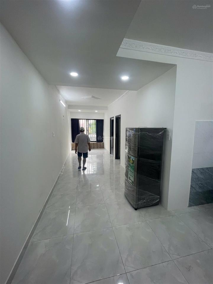 Bán chung cư cách mạng tháng 8, dt 45m2, 2pn, nt cơ bản, giá 2.430 tỷ