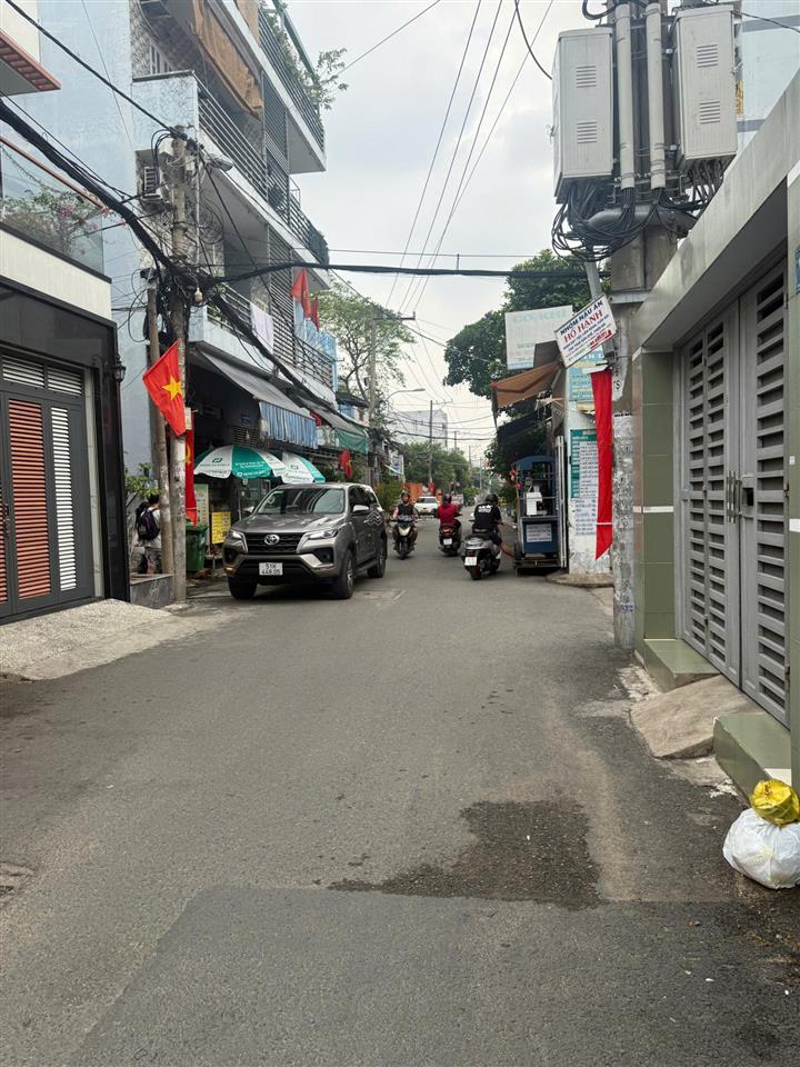 Nhà mtkd đường lk 16  gần ngã tư 4 xã.