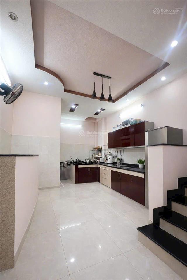 Nhà mtkd đường lk 16  gần ngã tư 4 xã.