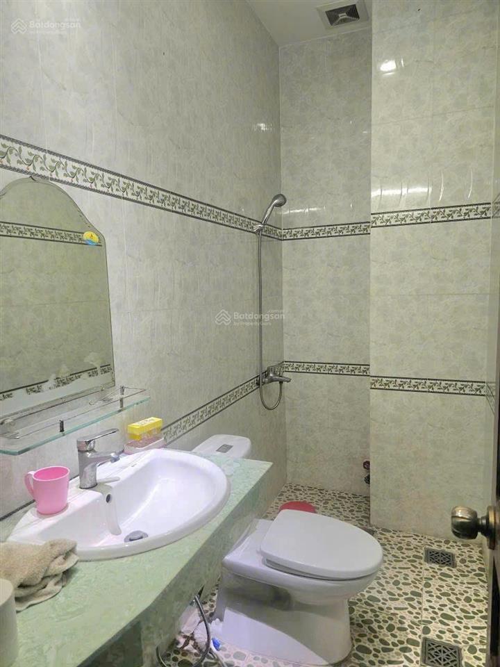 Nhà hxh 264 đất mới  khu vực kinh doanh nhộn nhịp.