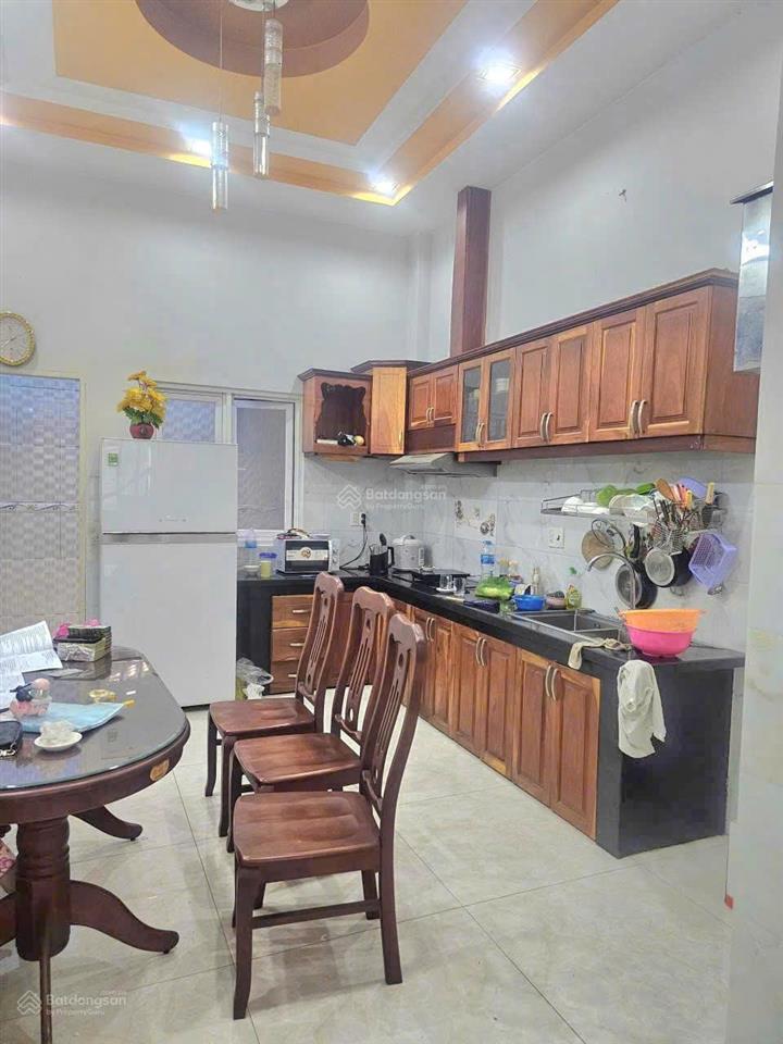 Nhà hxh 264 đất mới  khu vực kinh doanh nhộn nhịp.