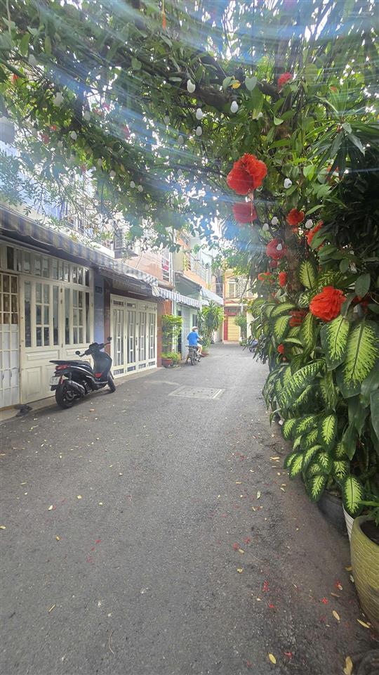 Nhà đẹp vào ở ngay  hxh 24 bà ký, ngay vòng xoay cây gõ.