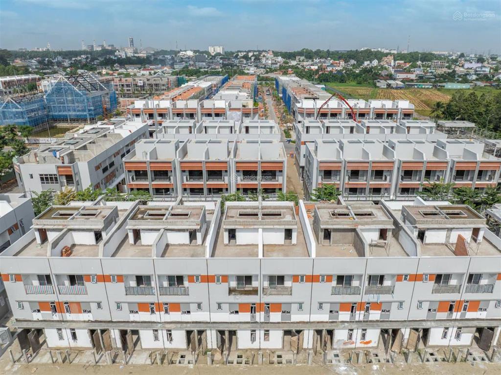 Bán nhà phố spring ville nhơn trạch 107m², 1 trệt 2 lầu, giá 8,6 tỷ all in, lỗ 700 triệu