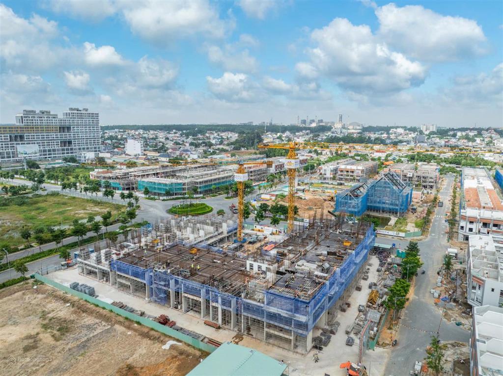 Bán nhà phố spring ville nhơn trạch 107m², 1 trệt 2 lầu, giá 8,6 tỷ all in, lỗ 700 triệu