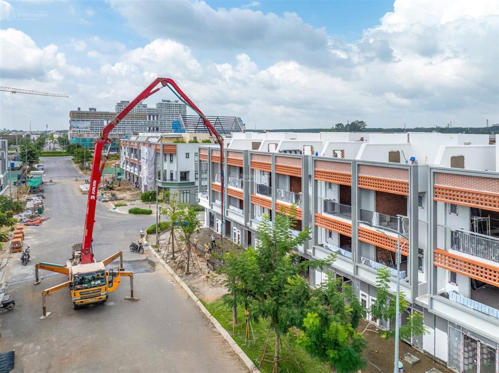 Bán nhà phố spring ville nhơn trạch 107m², 1 trệt 2 lầu, giá 8,6 tỷ all in, lỗ 700 triệu