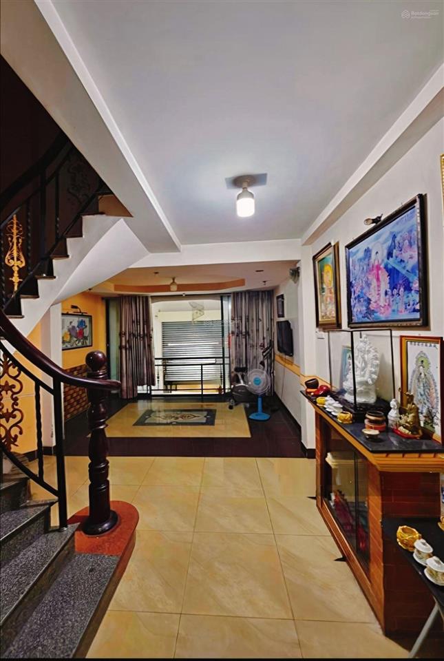 Bán nhà 4 lầu ngay chợ (4x16) đường 6m cư xá d q.6