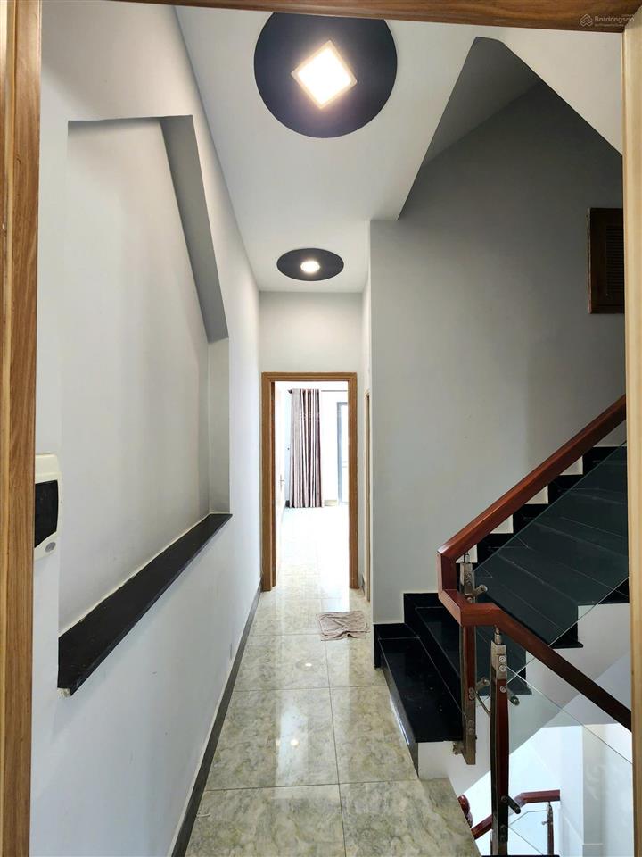 Nhà đẹp 3 lầu hẻm 4m chỉ cách mặt tiền phú định 50m