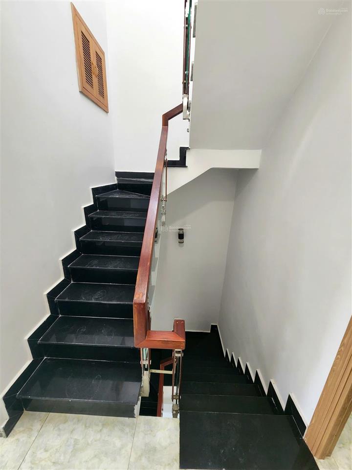 Nhà đẹp 3 lầu hẻm 4m chỉ cách mặt tiền phú định 50m