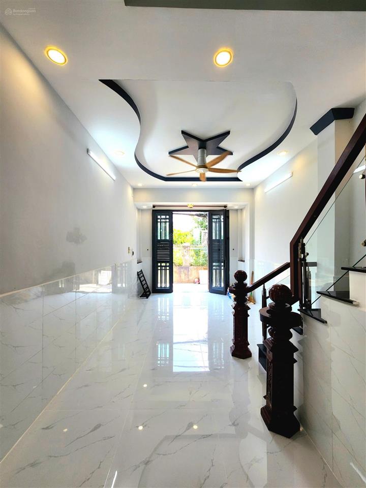 Nhà đẹp 3 lầu hẻm 4m chỉ cách mặt tiền phú định 50m