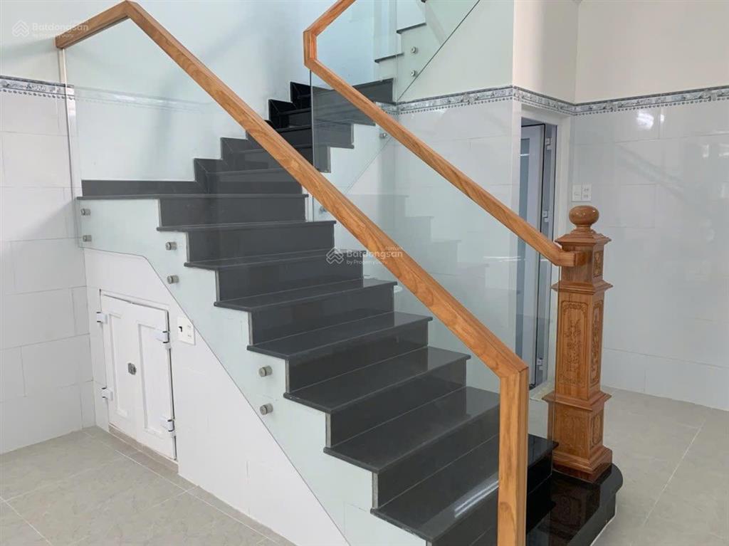 Giảm 500tr nhà mặt tiền gia phú (4.4x12.5m) 2 lầu q6