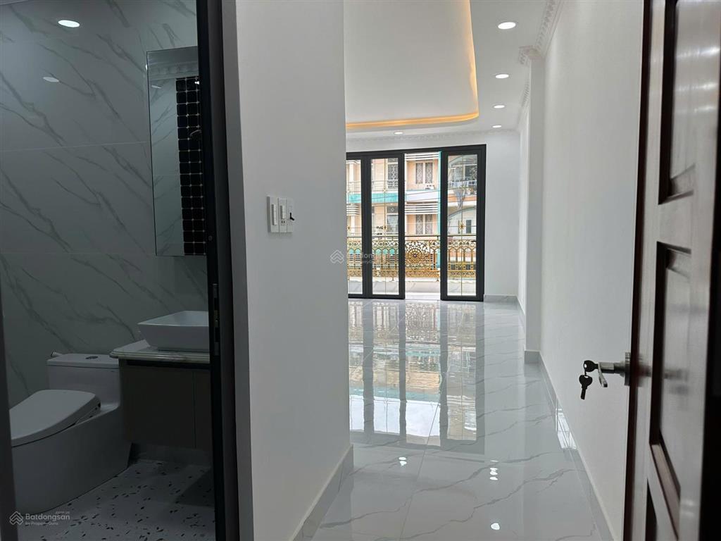 Nhà 4 lầu đẹp 100% (4x19) đường 10m ngay mega bình phú q.6