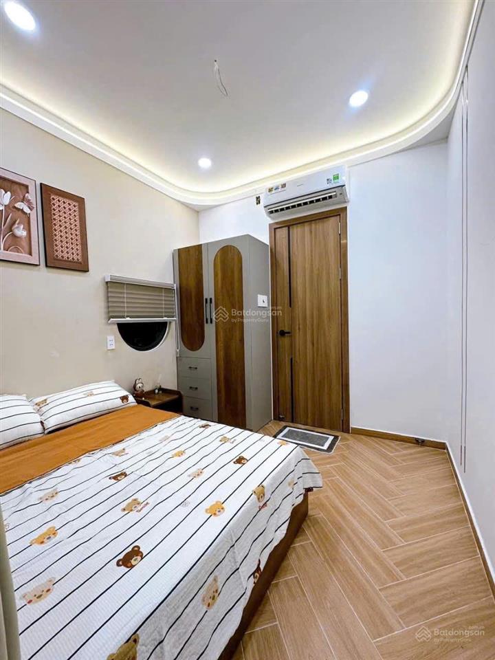 Nhà 3 lầu hẻm 8m ngay trường học nhật tảo  phạm văn chí
