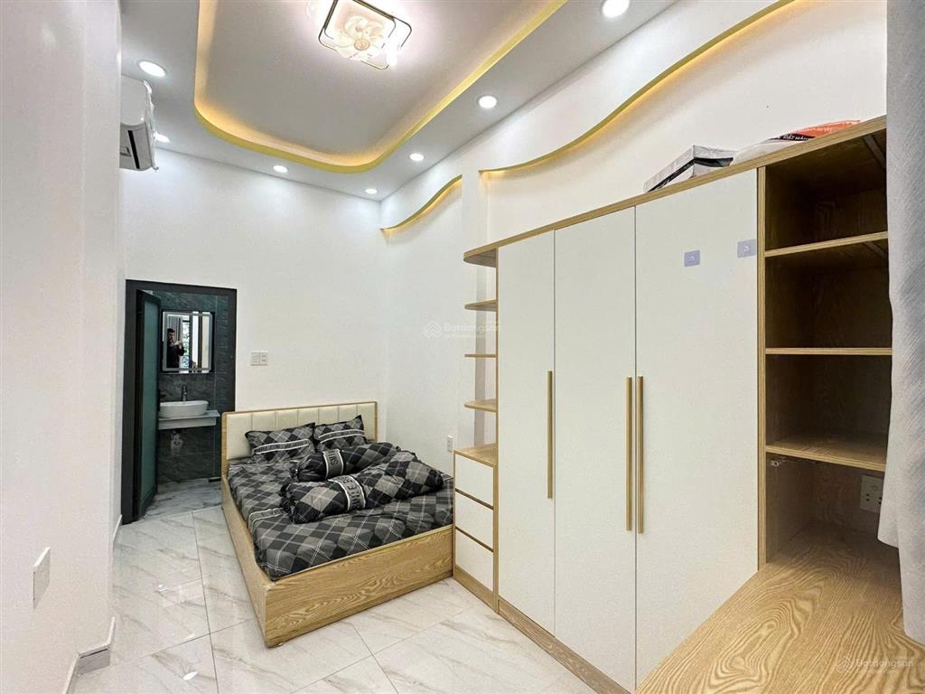 Nhà 3 lầu hẻm 8m ngay trường học nhật tảo  phạm văn chí
