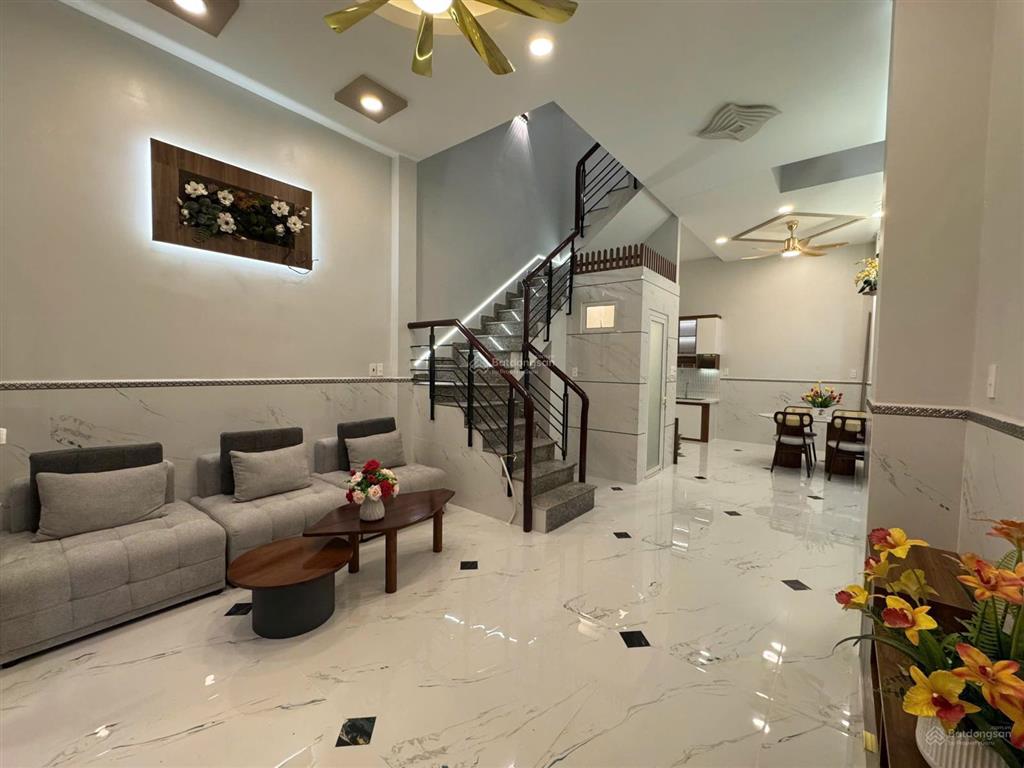Nhà 3 lầu hẻm 8m ngay trường học nhật tảo  phạm văn chí