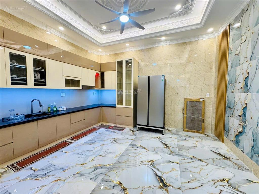 Nhà đẹp 3 lầu, 120m2 (8x15) đường 10m phan anh q. bt