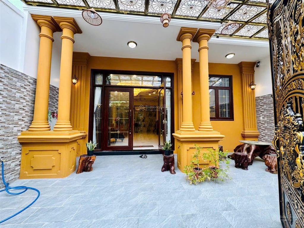 Nhà đẹp 3 lầu, 120m2 (8x15) đường 10m phan anh q. bt