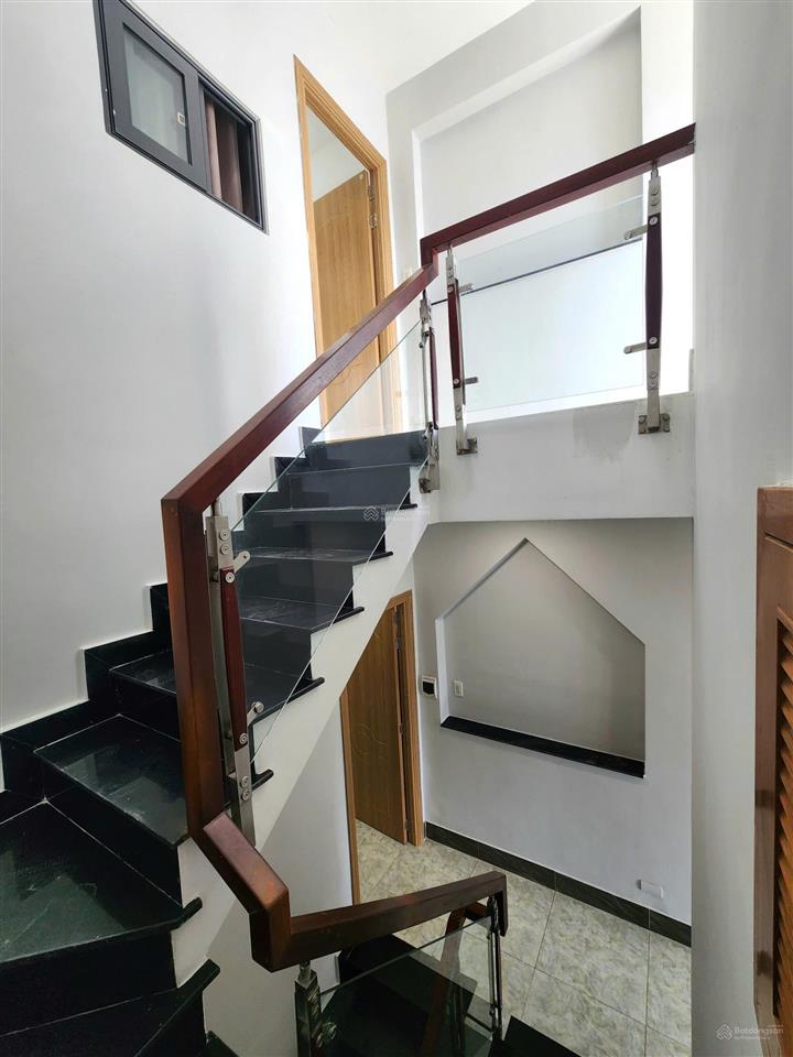 Giảm 500tr nhà đẹp 3 lầu đường 4m phú định giáp võ văn kiệt q. 6