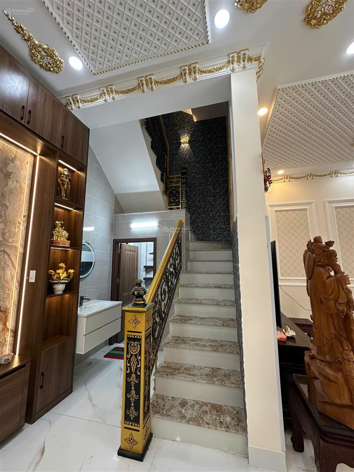 Nhà cực đẹp (8x17) đường lớn 3 lầu tân hòa đông