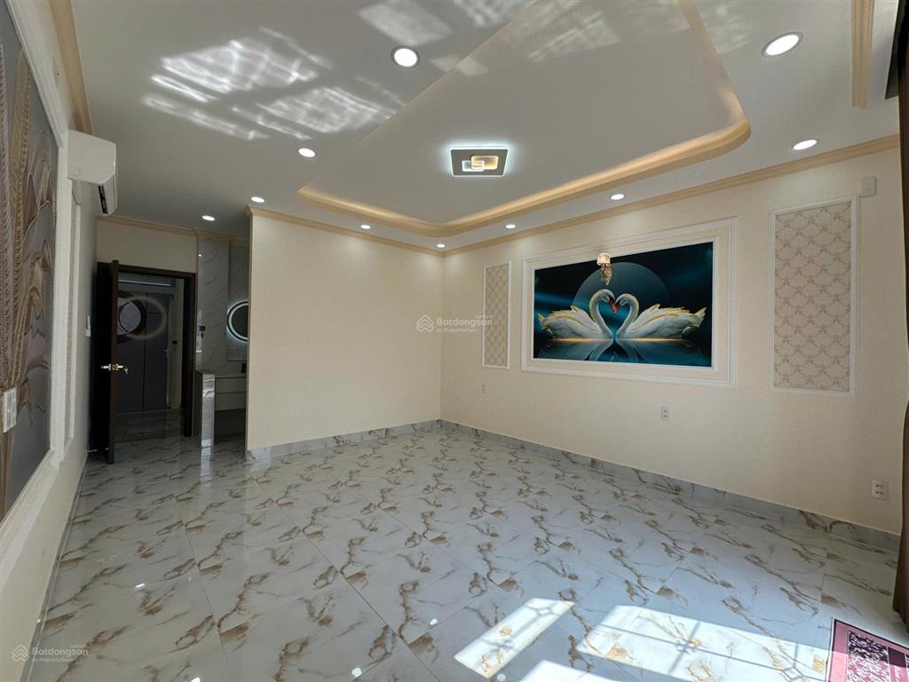 Nhà cực đẹp (8x17) đường lớn 3 lầu tân hòa đông