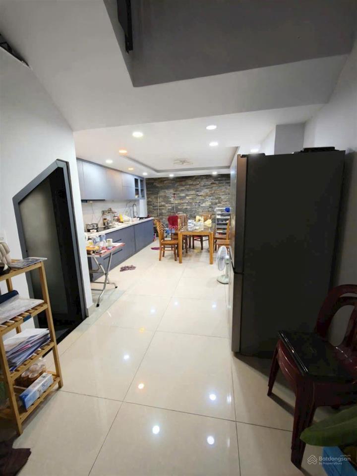 Nhà 3 lầu đẹp  có thang máy (80m2) đường lớn 12m q.6