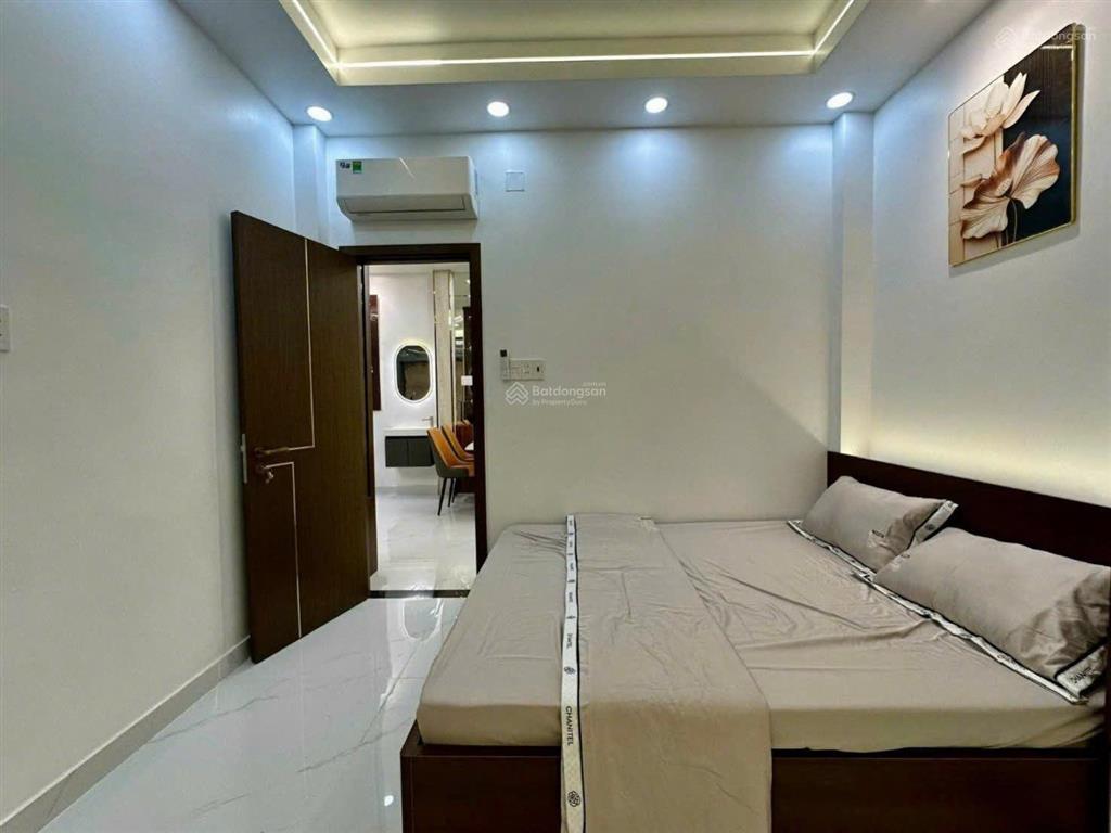 Nhà 3 lầu đẹp  có thang máy (80m2) đường lớn 12m q.6