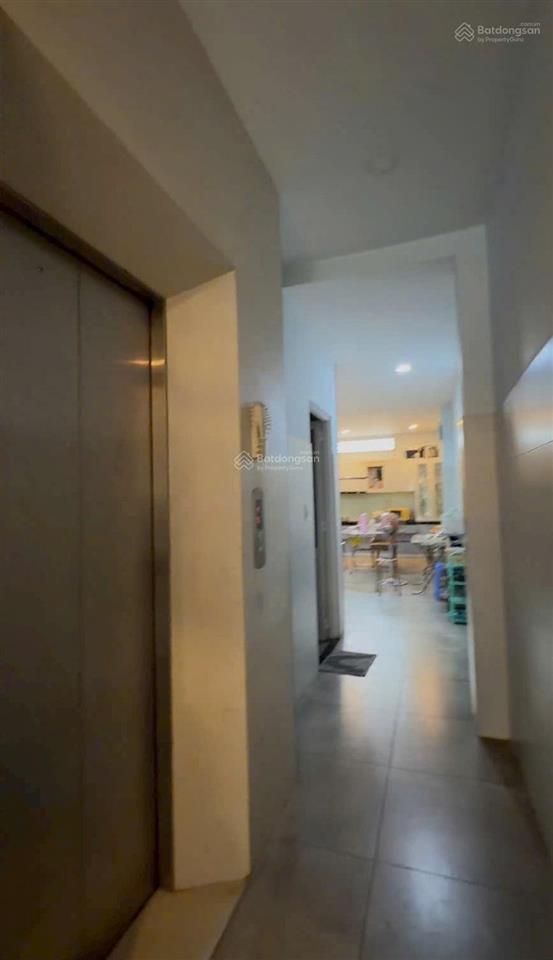 Nhà 3 lầu đẹp  có thang máy (80m2) đường lớn 12m q.6