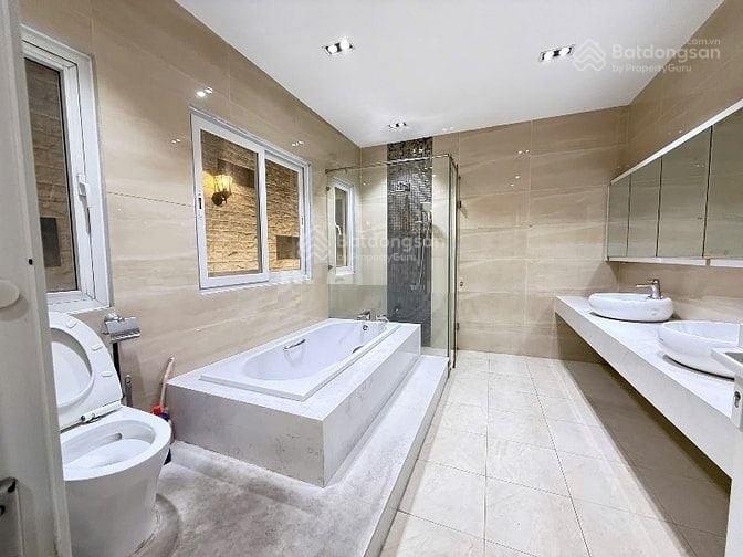 Tòa nhà 5 lầu  thang máy  215m2 (8x27) bình phú q.6