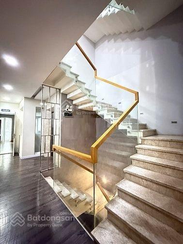 Tòa nhà 5 lầu  thang máy  215m2 (8x27) bình phú q.6