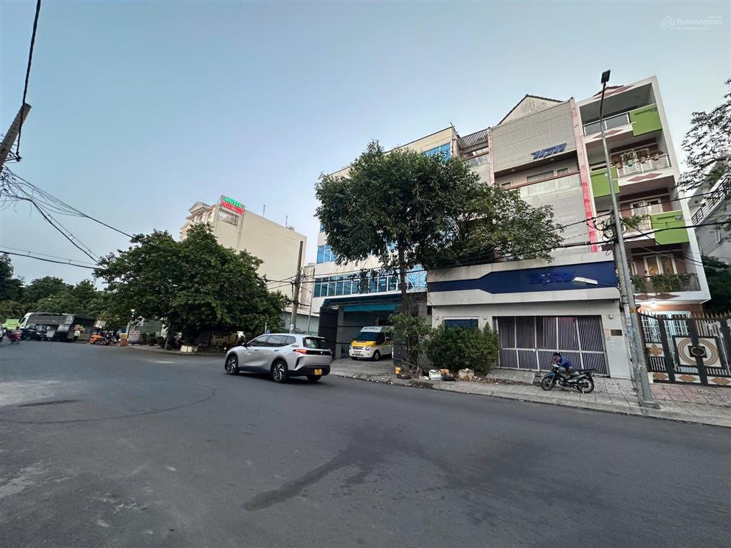 Tòa nhà 5 lầu  thang máy  215m2 (8x27) bình phú q.6