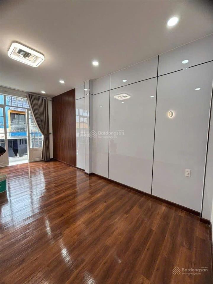 Nhà 4 lầu mới tinh có thang máy 4x20m bình phú q6