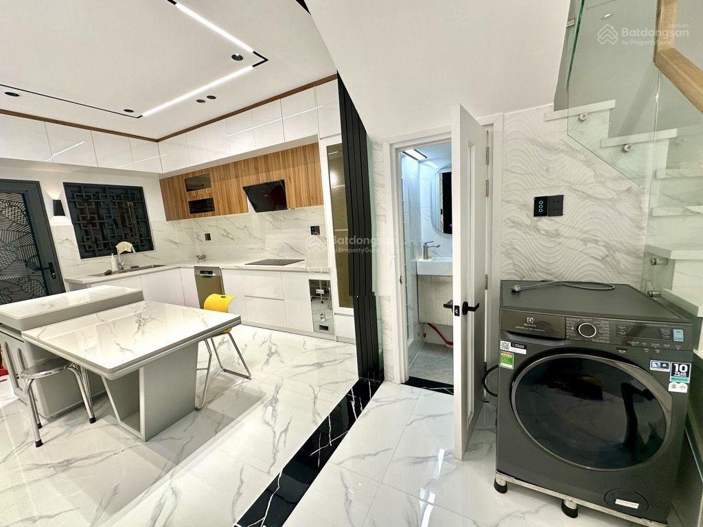 Nhà 4 lầu mới tinh có thang máy 4x20m bình phú q6