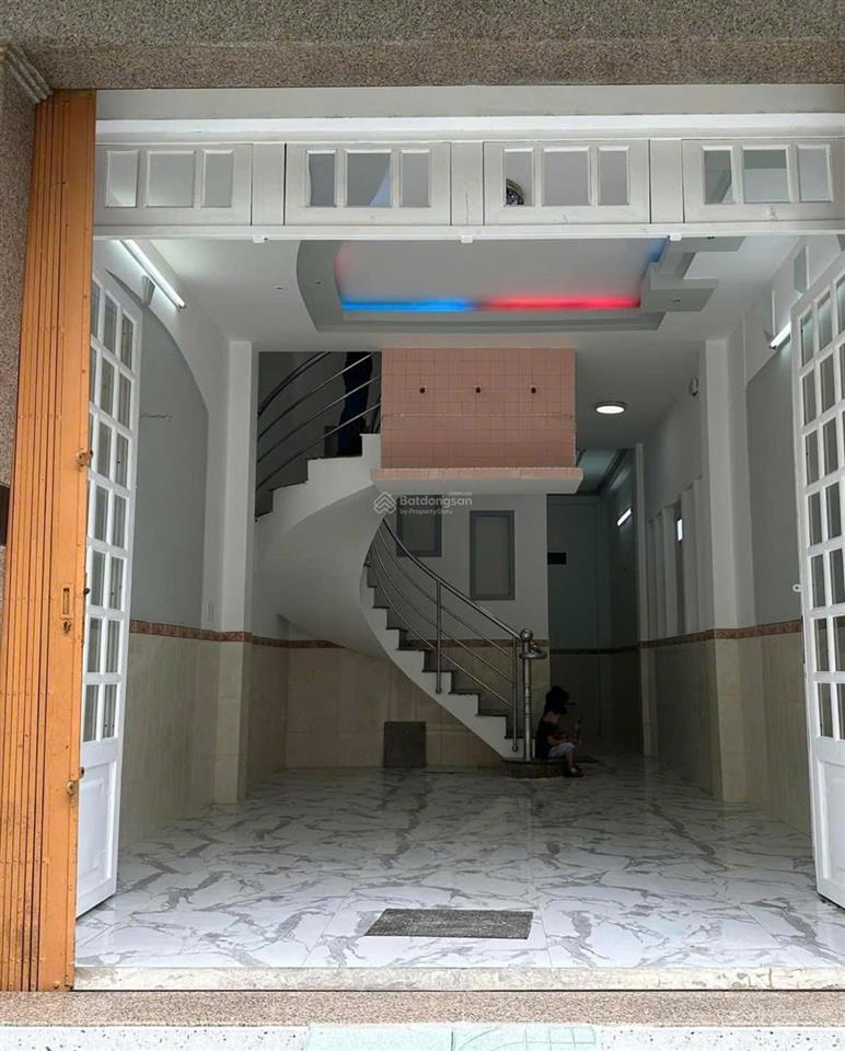 Nhà mới 3 lầu mặt tiền đường 10m bình phú giá tốt
