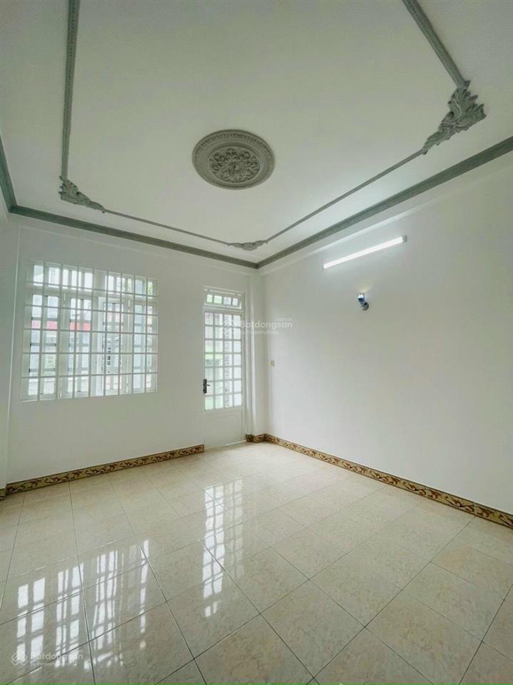 Nhà mới 3 lầu mặt tiền đường 10m bình phú giá tốt