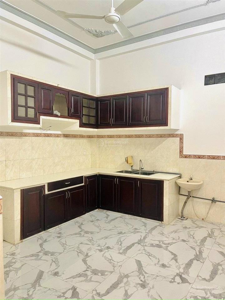 Nhà mới 3 lầu mặt tiền đường 10m bình phú giá tốt