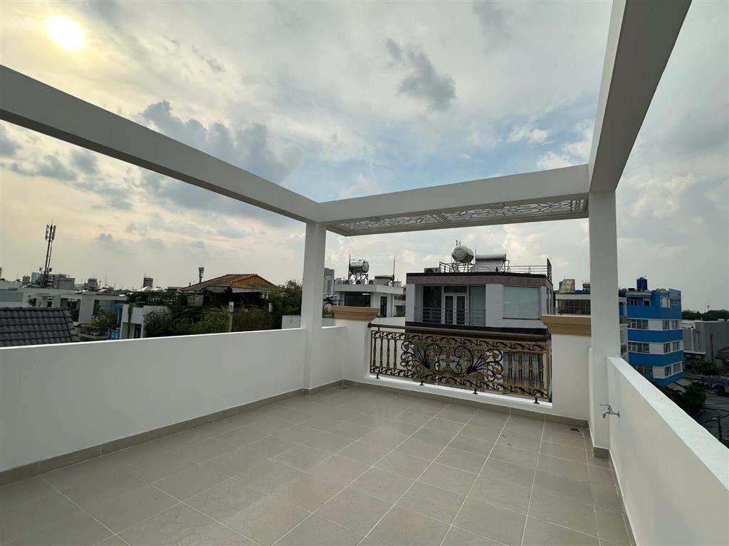 Nhà 4 lầu (4x19m) kdc bình phú ngay metro và công viên
