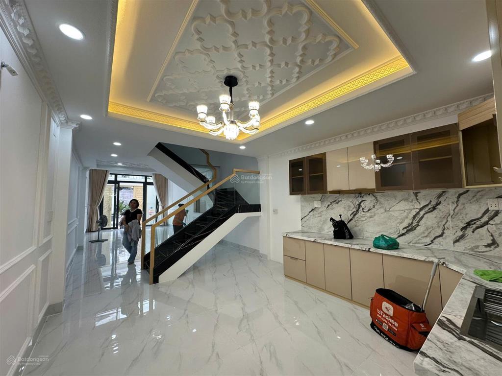 Nhà 4 lầu (4x19m) kdc bình phú ngay metro và công viên