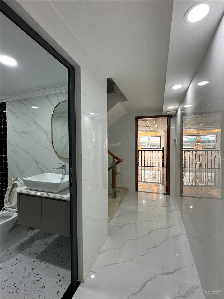 Nhà 4 lầu (4x19m) kdc bình phú ngay metro và công viên