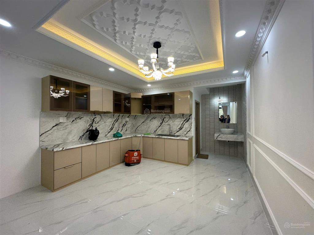 Nhà 4 lầu (4x19m) kdc bình phú ngay metro và công viên