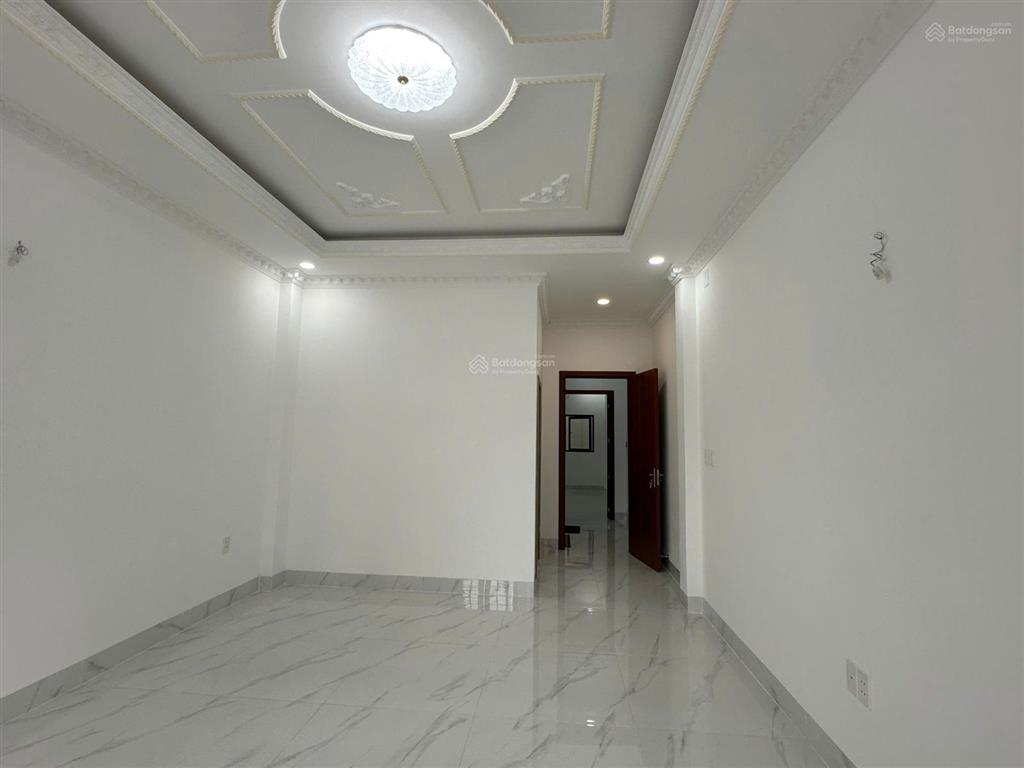 Nhà 4 lầu (4x19m) kdc bình phú ngay metro và công viên