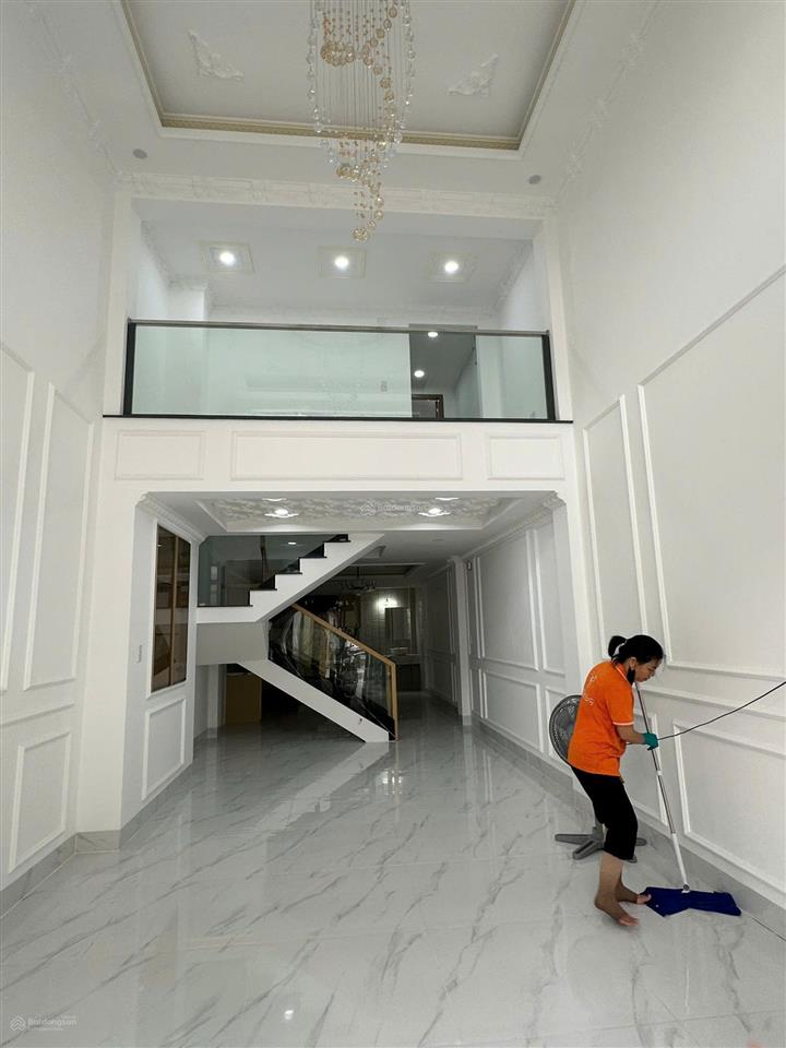 Nhà 4 lầu (4x19m) kdc bình phú ngay metro và công viên